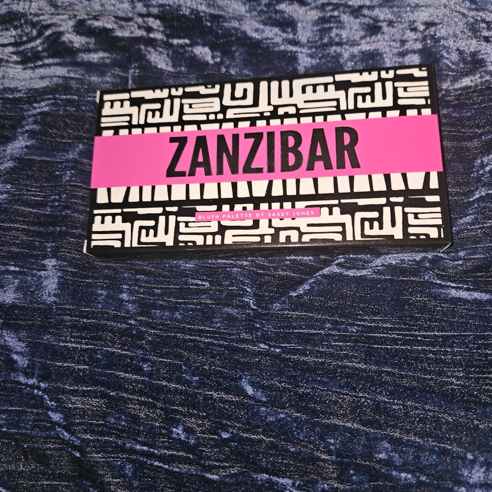 Sassy JONES Zanzibar Blush Palette